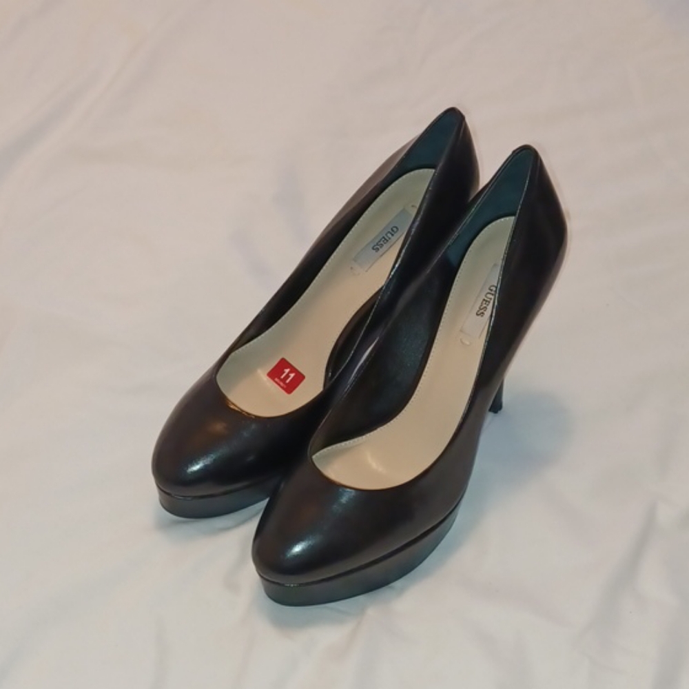 Guess Elsea 3 Black Leather Pump Sz11